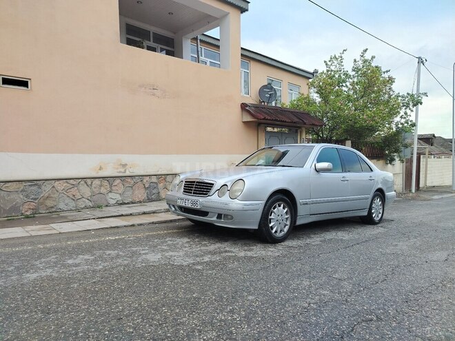 Mercedes E 240-2