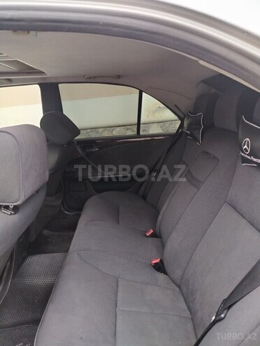 Mercedes E 240-4