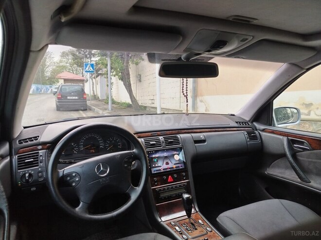 Mercedes E 240-5