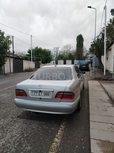 Mercedes E 240-8