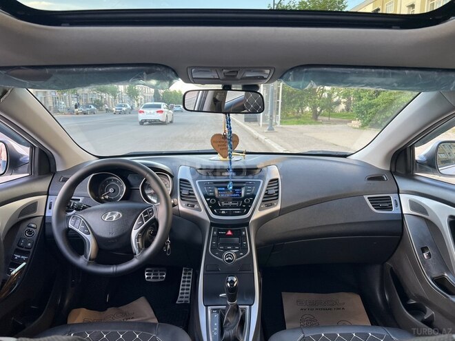 Hyundai Elantra-14