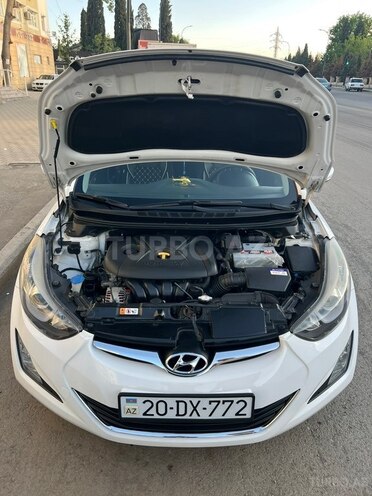 Hyundai Elantra-10
