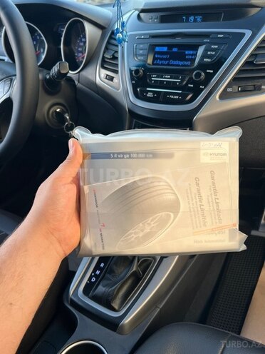 Hyundai Elantra-11