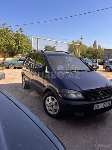 Opel Zafira-8