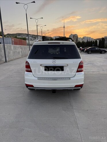 Mercedes GL 550 4MATIC-8