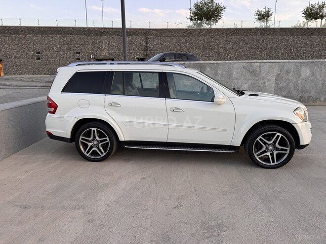 Mercedes GL 550 4MATIC-2