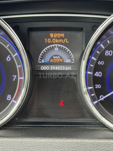 Hyundai Sonata-12