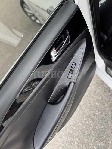 Hyundai Sonata-11