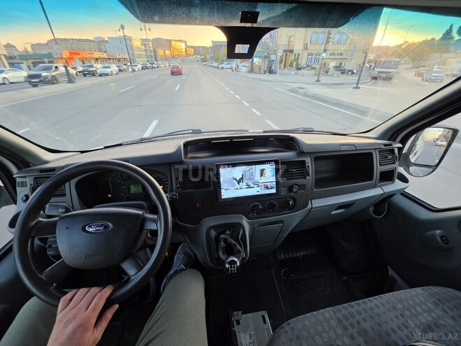 Ford Transit-11