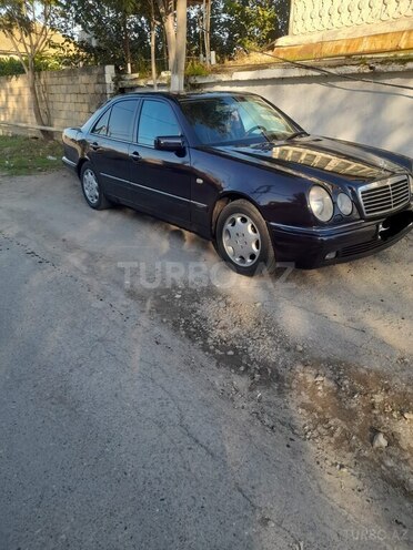 Mercedes E 230-2