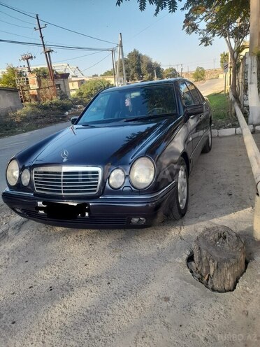 Mercedes E 230-1