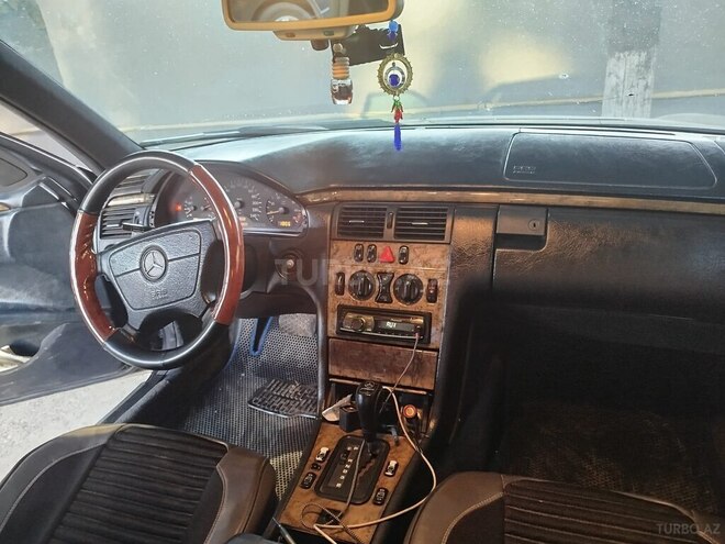 Mercedes E 230-12