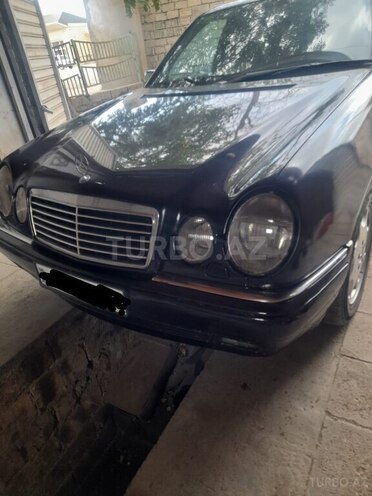 Mercedes E 230-4