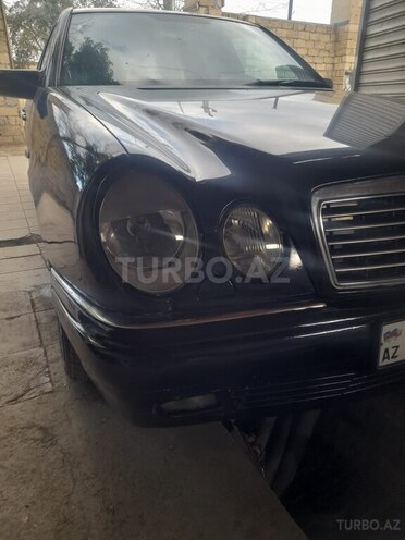 Mercedes E 230-7