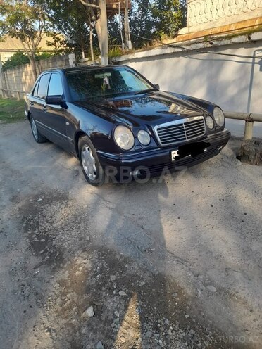 Mercedes E 230-3