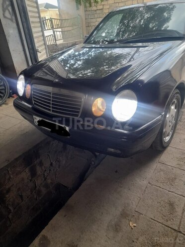 Mercedes E 230-5