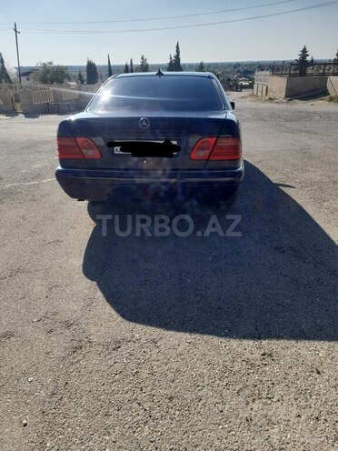 Mercedes E 230-11
