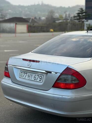 Mercedes E 220-11