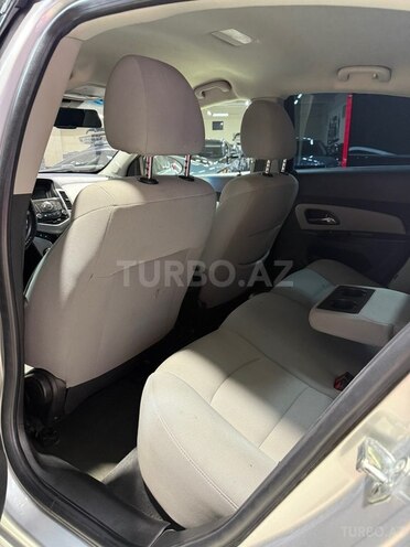 Chevrolet Cruze-13