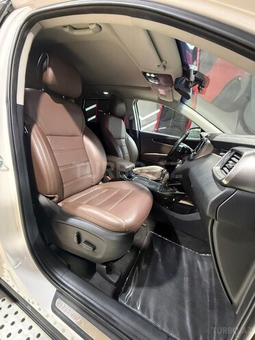 Kia Sorento-16