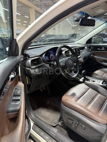 Kia Sorento-13