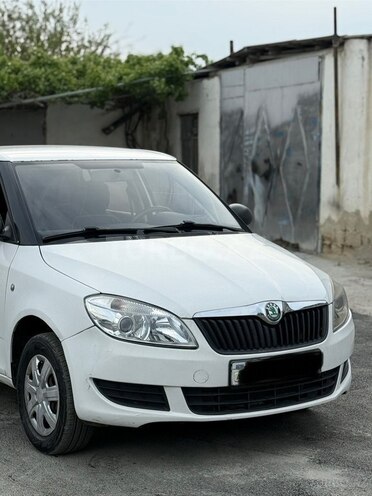 Skoda Fabia-2