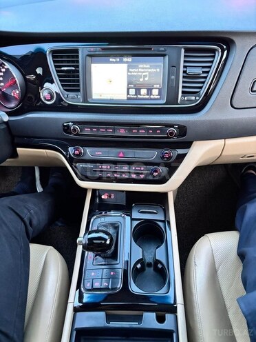 Kia Carnival-7