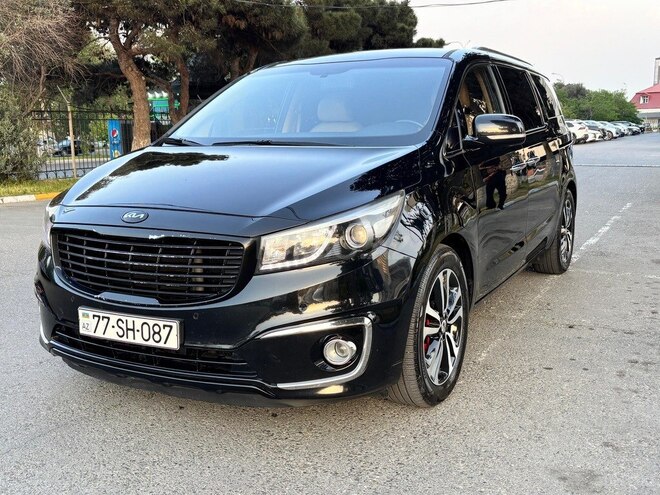 Kia Carnival-1