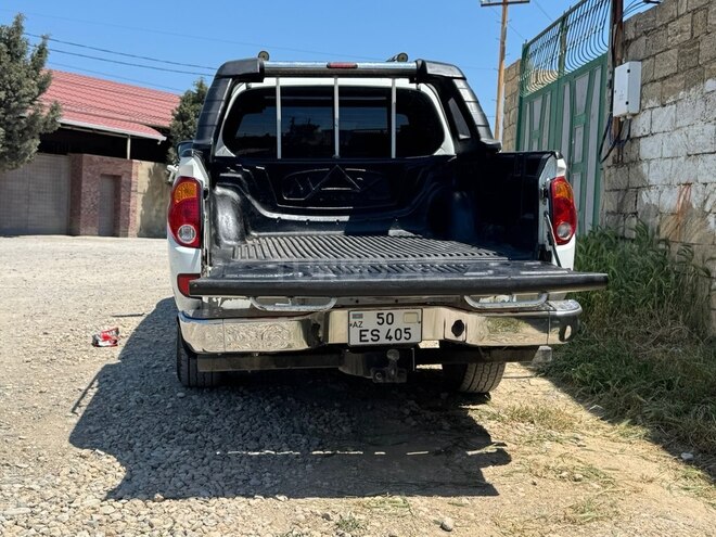 Mitsubishi L200-5