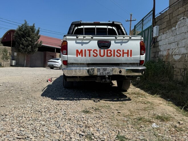 Mitsubishi L200-4