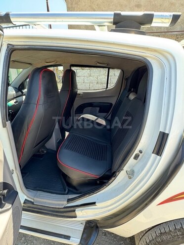 Mitsubishi L200-8