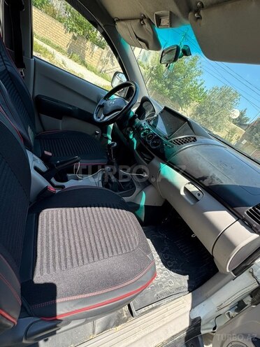 Mitsubishi L200-11