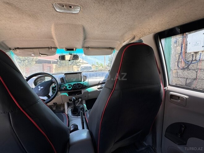 Mitsubishi L200-10