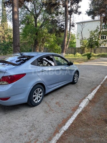 Hyundai Accent-5