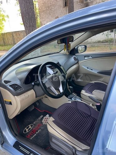 Hyundai Accent-10
