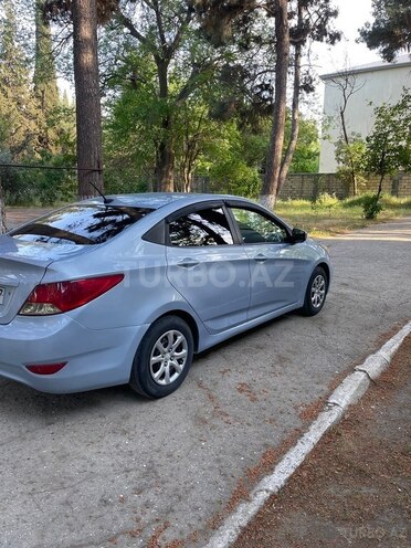 Hyundai Accent-7