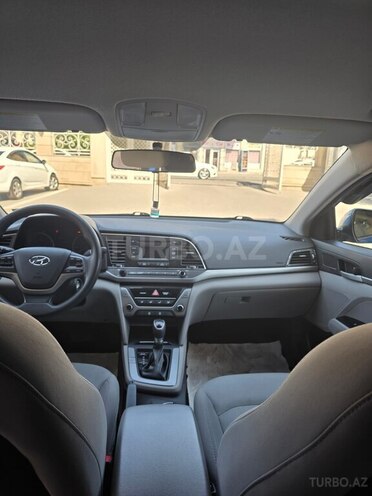 Hyundai Elantra-14