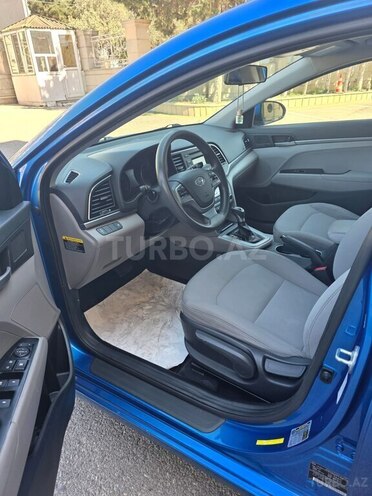 Hyundai Elantra-15