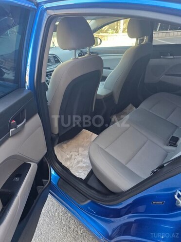 Hyundai Elantra-16