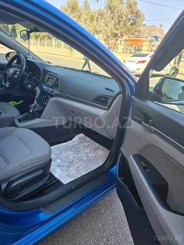 Hyundai Elantra-18