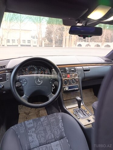 Mercedes E 230-2