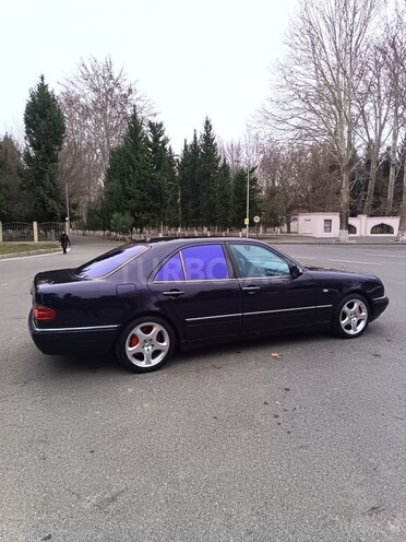 Mercedes E 230-3