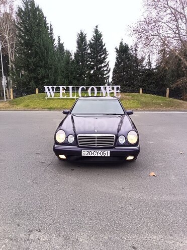 Mercedes E 230-1