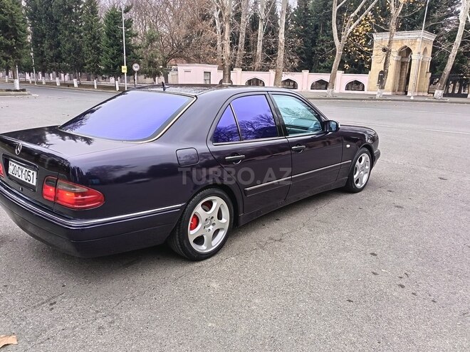 Mercedes E 230-12