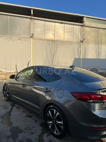 Hyundai Elantra-4