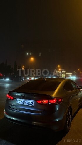 Hyundai Elantra-6