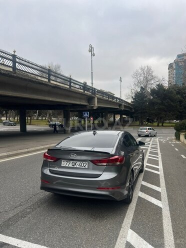 Hyundai Elantra-5