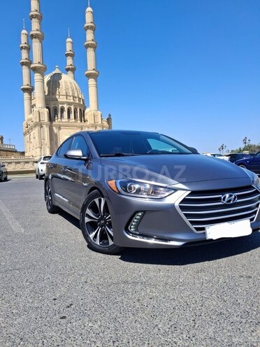Hyundai Elantra-10