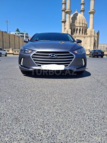 Hyundai Elantra-9