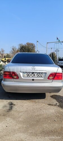 Mercedes E 220-10